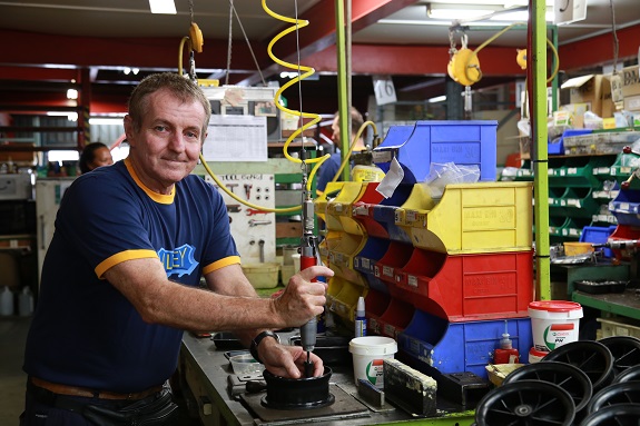Shane, a MAX Solutions DES Customer working in Goodna